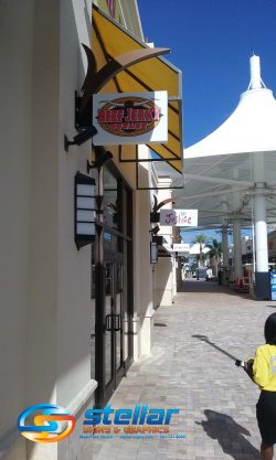 exterior blade signs for outlet malls in West Palm Beach FL